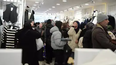 Ucuz Kıyafetler İçin İzdiham!